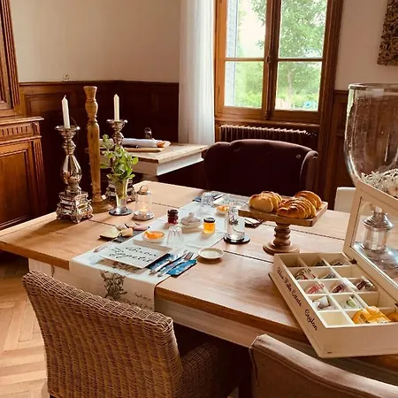 Quatre Saisons Frühstückspension *